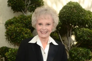 June Lockhart, ‘Lost In Space’ and ‘Lassie’ Star, Dies at 100