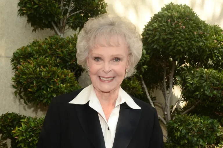 June Lockhart, ‘Lost In Space’ and ‘Lassie’ Star, Dies at 100